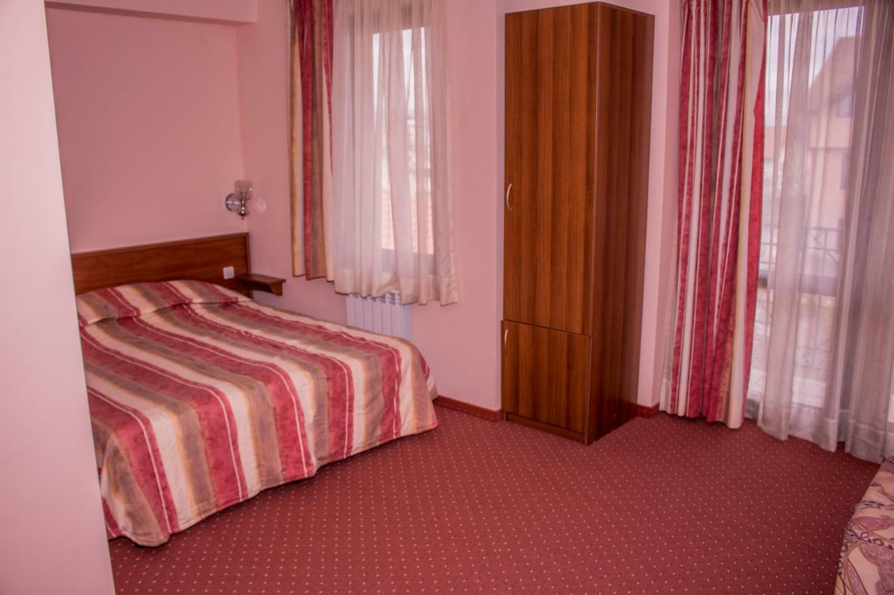 Стаи За Гости - Семейна Къща За Гости Ивел Bansko Dış mekan fotoğraf